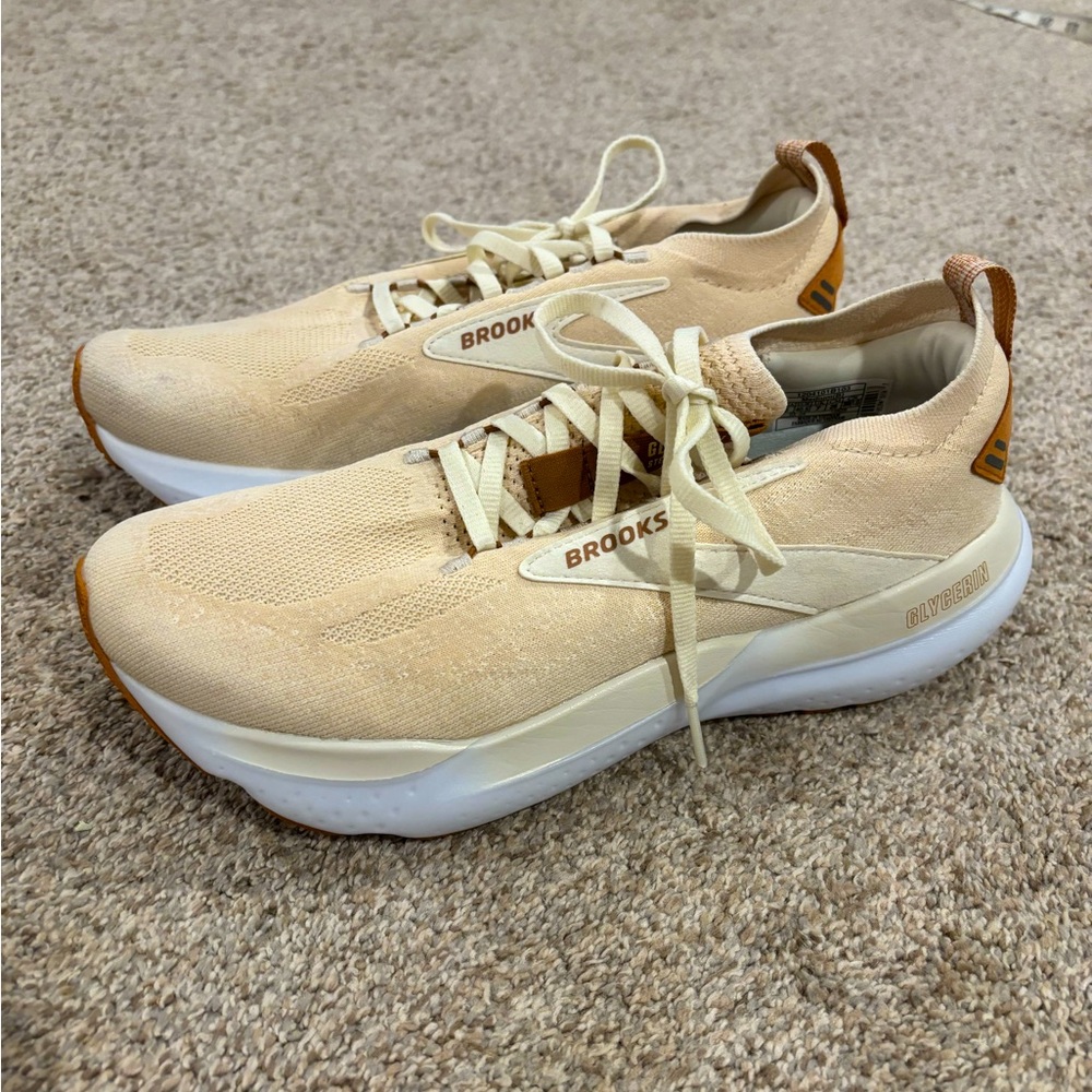 Brooks Women's Cream Running Shoes
